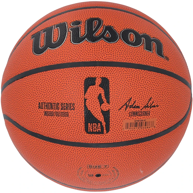 Ballon de basket-ball d'intérieur/extérieur Wilson Authentic Series autographié par Evan Mobley des Cleveland Cavaliers avec inscription « 4th Quarter Ev »