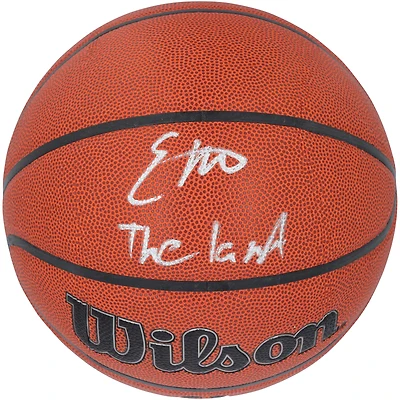 Ballon de basket-ball d'intérieur/extérieur Wilson Authentic Series autographié par Evan Mobley des Cleveland Cavaliers avec inscription « The Land »