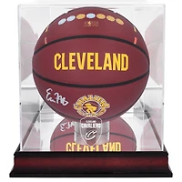 Ballon de basket-ball de collection Wilson City Edition autographié par Evan Mobley des Cleveland Cavaliers avec vitrine en acajou avec logo de l'équipe