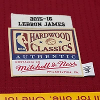 Maillot authentique Mitchell & Ness LeBron James Wine Cleveland Cavaliers Hardwood Classics 2015/16 pour homme