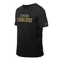 T-shirt à manches courtes premium brodé pour homme, modèle V107988 CAVS BLK NBA New Era GCP, TEEMENSCR 60758065 #1