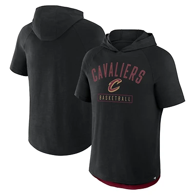 T-shirt à capuche raglan noir pour homme Fanatics Cleveland Cavaliers Pass Legend