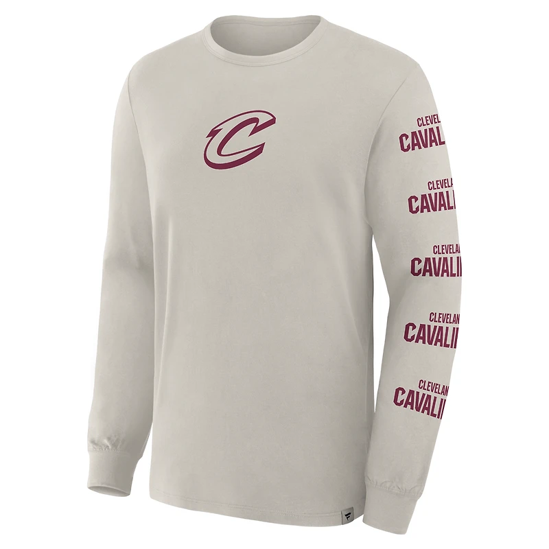 T-shirt à manches longues premium pour homme, collection Fanatics, crème, Cleveland Cavaliers Crossover, motif Ball Screen Action