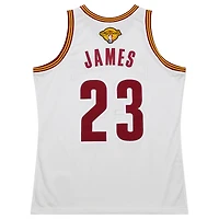 Maillot authentique Mitchell & Ness LeBron James blanc Cleveland Cavaliers 2015/16 Hardwood Classics pour homme