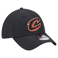 Men's New Era Black Cleveland Cavaliers Night 39THIRTY Flex Hat