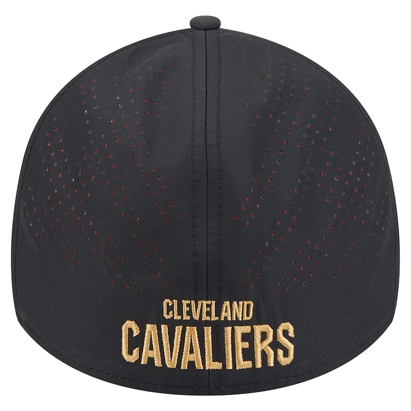 Men's New Era Black Cleveland Cavaliers Night 39THIRTY Flex Hat