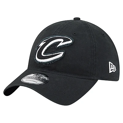 Casquette ajustable 9TWENTY noire New Era pour homme avec appliqué en tissu Cleveland Cavaliers