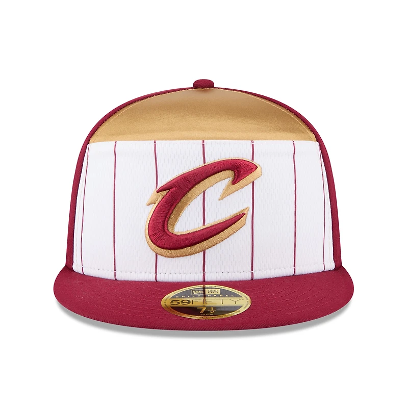 Casquette ajustée New Era 59FIFTY blanche/bordeaux Cleveland Cavaliers 2025 NBA Tip Off pour homme