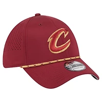 Casquette New Era Cleveland Cavaliers Featherweight Poly Rope Flex 39Thirty pour homme, couleur vin