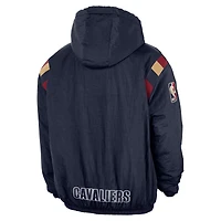 Coupe-vent à capuche demi-zip Nike Cleveland Cavaliers Hardwood Classics Therma-FIT bleu marine pour homme