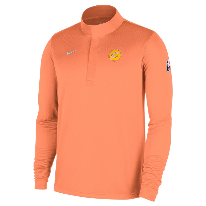 Pull Nike orange Cleveland Cavaliers 2025/26 City Edition Remix Authentic Coaches Dri-FIT à demi-zip pour homme