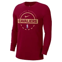 T-shirt d'entraînement à manches longues Nike Wine Authentic Cleveland Cavaliers pour homme