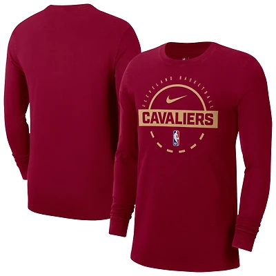 T-shirt d'entraînement à manches longues Nike Wine Authentic Cleveland Cavaliers pour homme