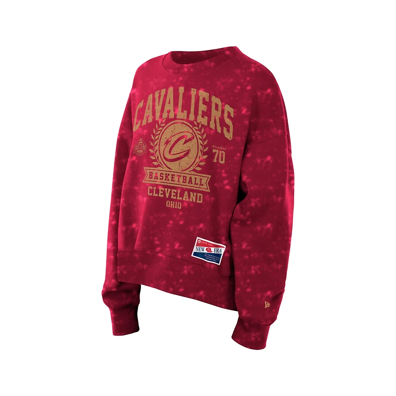 Sweat-shirt à col rond New Era pour femme, collection rétro Cleveland Cavaliers, couleur vin, délavage minéral