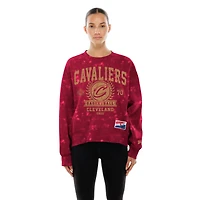 Sweat-shirt à col rond New Era pour femme, collection rétro Cleveland Cavaliers, couleur vin, délavage minéral
