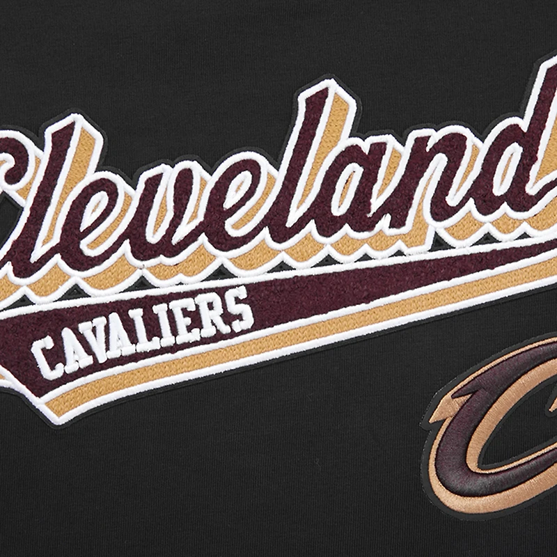 T-shirt petit ami Pro Standard noir pour femmes des Cleveland Cavaliers