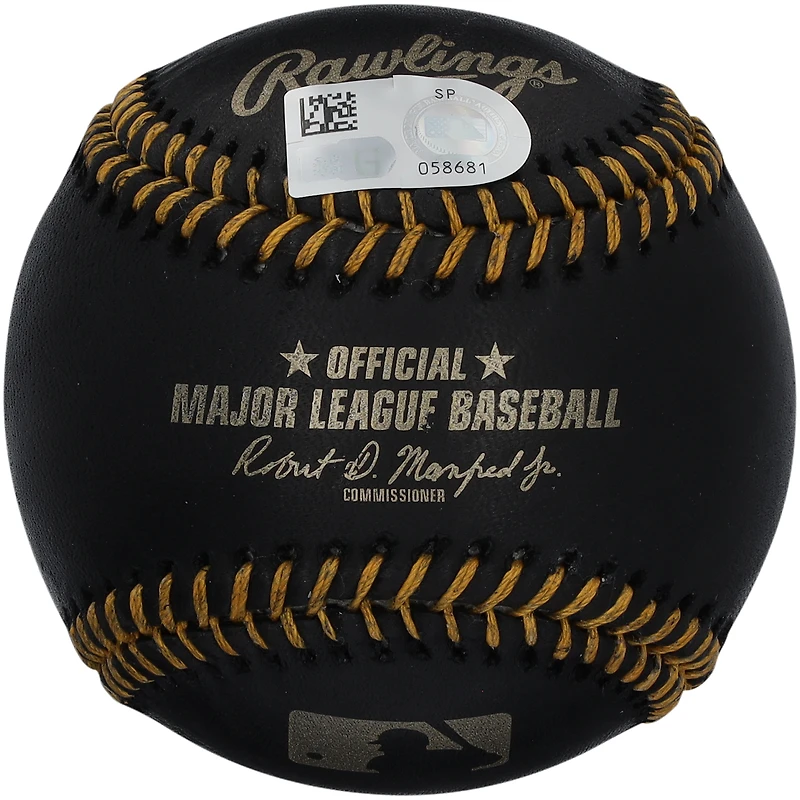 Balle de baseball en cuir noir autographiée par José Ramirez des Cleveland Guardians