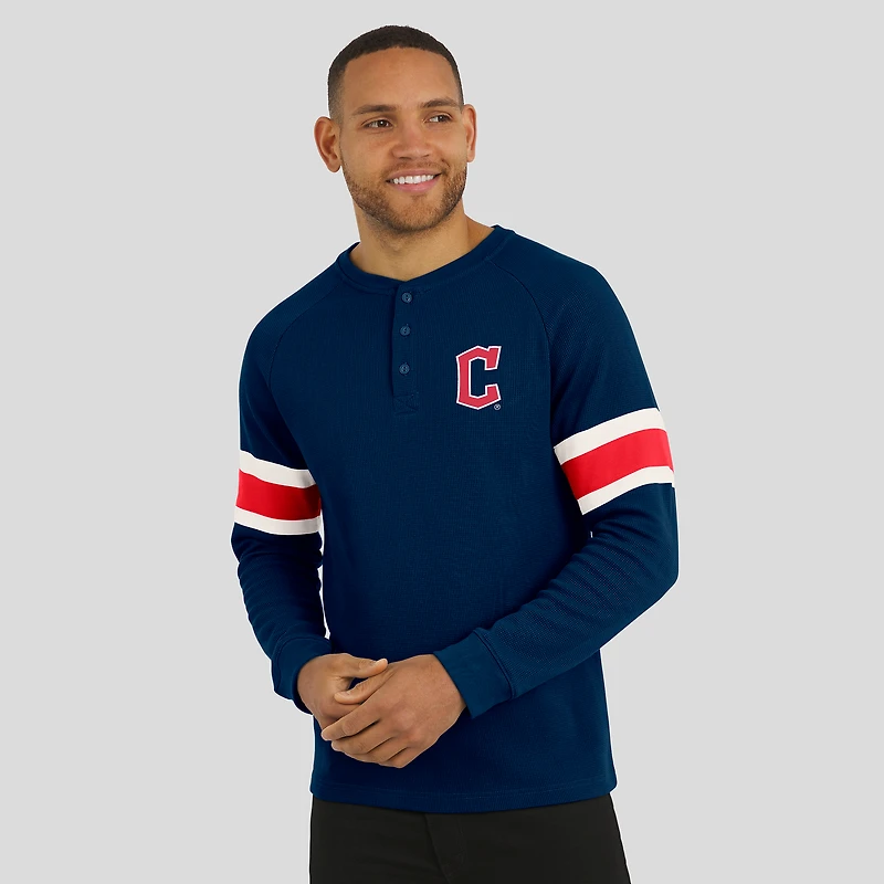 T-shirt Henley à manches longues et col raglan gaufré pour homme, collection Darius Rucker par Fanatics, bleu marine, Cleveland Guardians