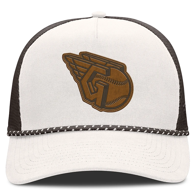 Casquette trucker ajustable Fanatics crème/marron Cleveland Guardians Level Up Bronco pour homme