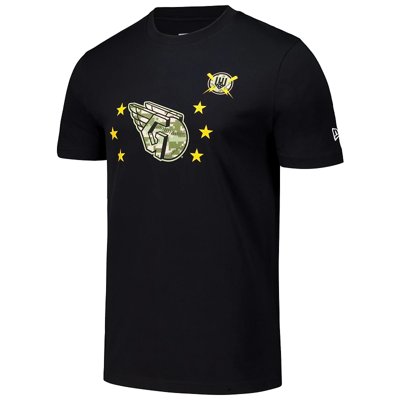 T-shirt noir New Era pour hommes des Cleveland Guardians 2024 de la Journée forces armées