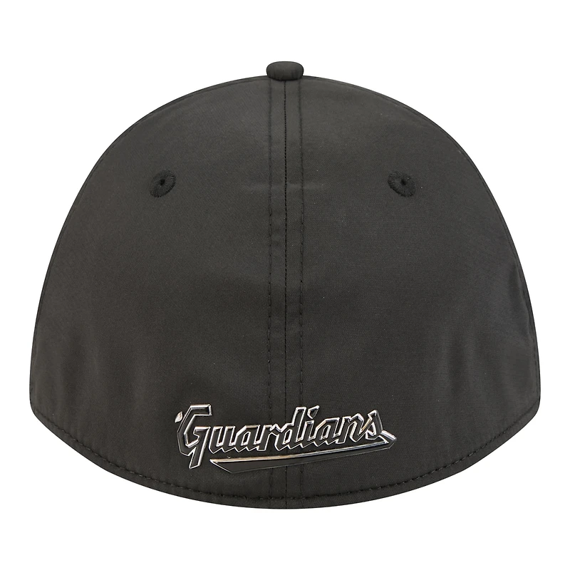Men's New Era Black Cleveland Guardians Metallic 39THIRTY M-Crown Flex Hat