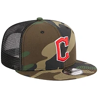 Casquette New Era Camo Cleveland Guardians Woodland Camo Trucker 9FIFTY Snapback pour homme