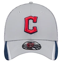 Men's New Era  Gray Cleveland Guardians Linear 39THIRTY Flex-Fit Hat