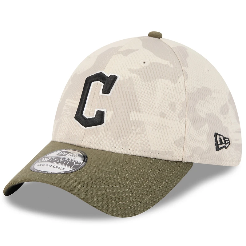 Men's New Era Light Beige/Olive Cleveland Guardians 2025 Armed Forces Day 39THIRTY Flex Hat
