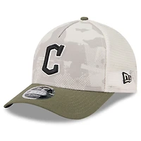 Casquette ajustable New Era 9FORTY M-Crown A-Frame pour homme, beige clair/olive, Cleveland Guardians 2025 Armed Forces Day