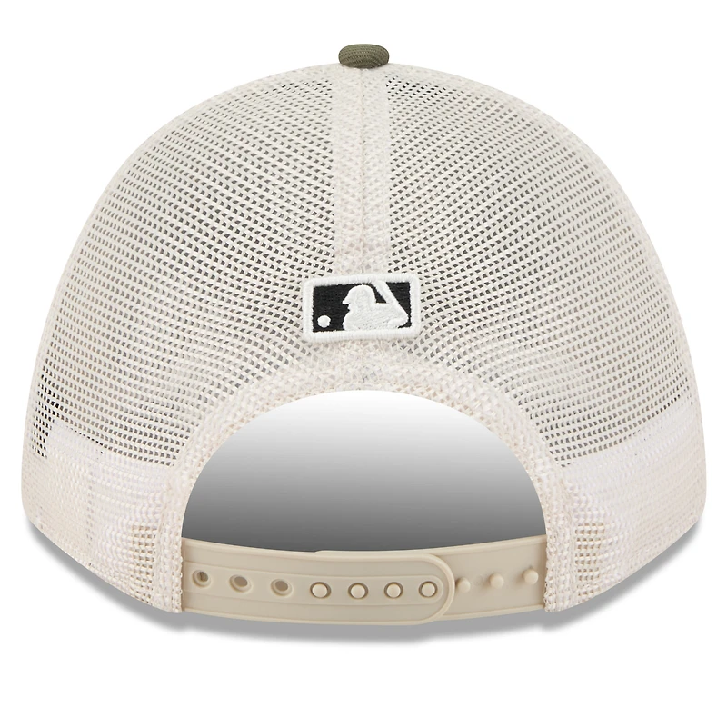 Casquette ajustable New Era 9FORTY M-Crown A-Frame pour homme, beige clair/olive, Cleveland Guardians 2025 Armed Forces Day