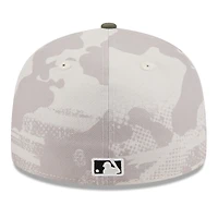 Casquette ajustée 59FIFTY basse pour homme New Era, beige clair/olive, Cleveland Guardians 2025 Armed Forces Day
