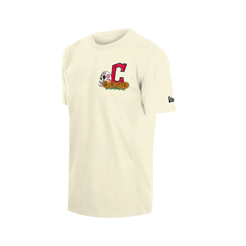 T-shirt New Era Natural Cleveland Guardians Dia de los Muertos Sugar Skull pour hommes