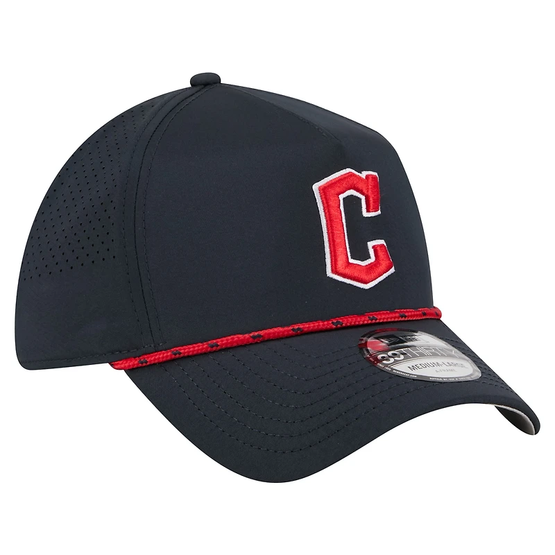 Casquette New Era 39THIRTY A-Frame Flex perforée bleu marine pour homme des Cleveland Guardians
