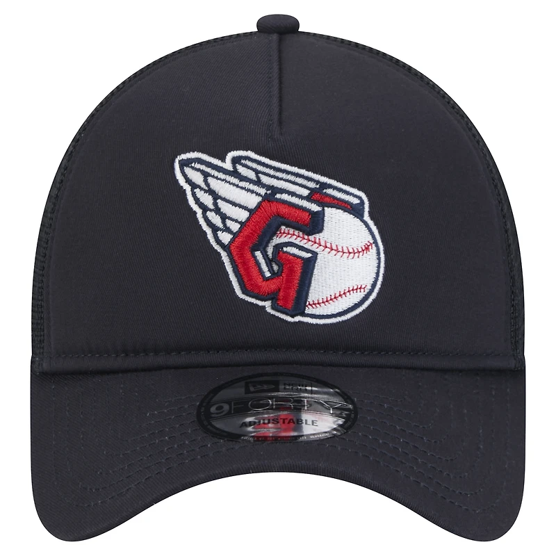 Casquette ajustable 9FORTY A-Frame Trucker bleu marine Cleveland Guardians de New Era pour homme