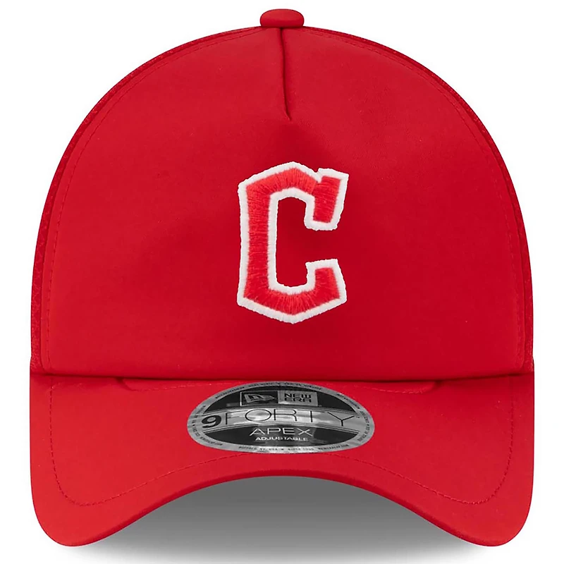 Casquette trucker ajustable New Era rouge Cleveland Guardians 2026 pour homme, modèle Apex 9FORTY.