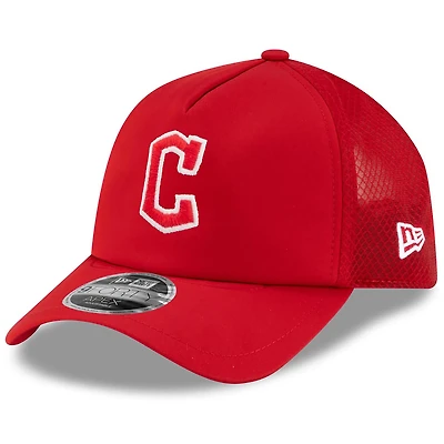 Casquette trucker ajustable New Era rouge Cleveland Guardians 2026 pour homme, modèle Apex 9FORTY.