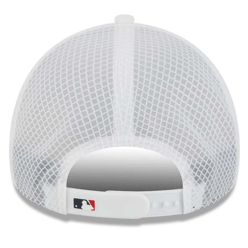 Men's New Era Cleveland Guardians 2026 Batting Practice Apex 9FORTY Adjustable Trucker Hat