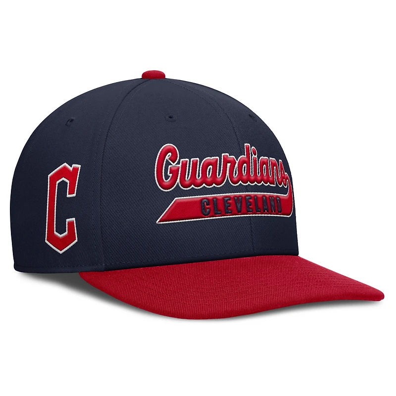 Casquette Snapback Nike Cleveland Guardians Pro Performance bleu marine/rouge pour homme