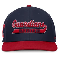 Casquette Snapback Nike Cleveland Guardians Pro Performance bleu marine/rouge pour homme