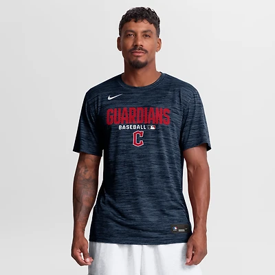 T-shirt Nike Velocity Dri-FIT pour homme, collection authentique Cleveland Guardians, bleu marine