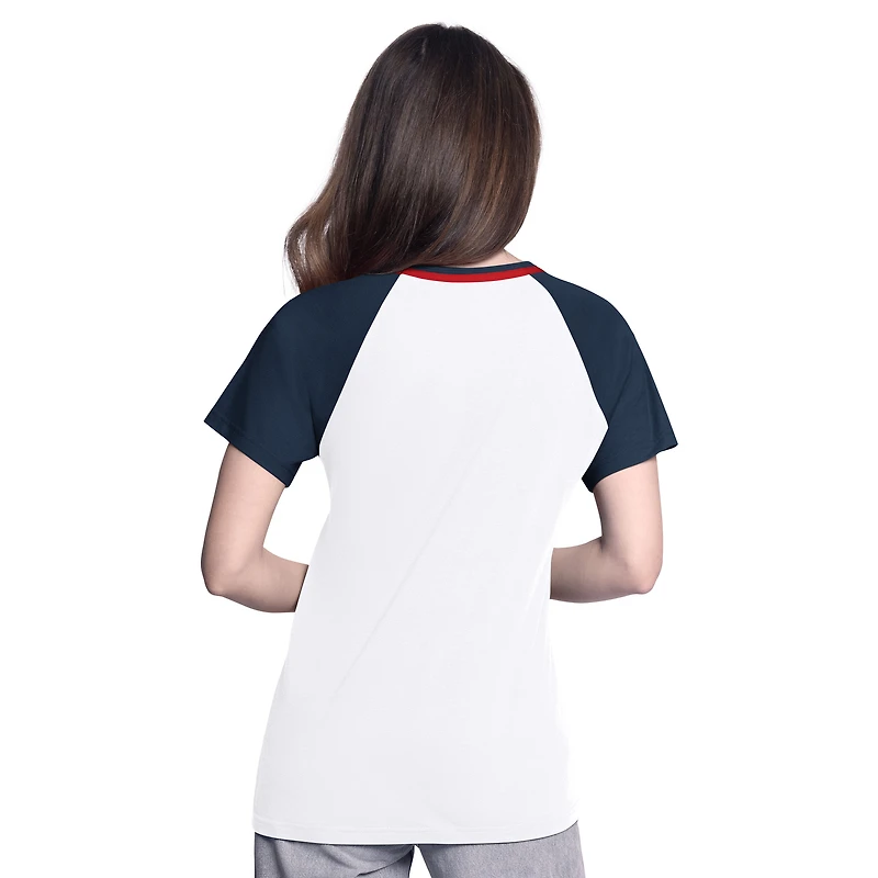 T-shirt à col en V raglan Cleveland Guardians Ball Park G-III 4Her by Carl Banks pour femme, blanc/bleu marine