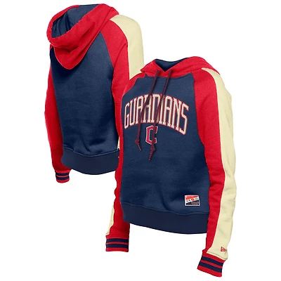 Sweat à capuche court manches raglan bleu marine Cleveland Guardians Cooperstown Collection pour femme New Era