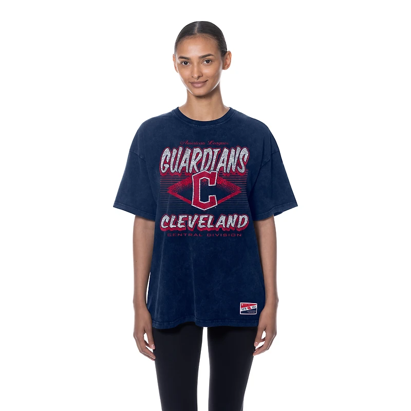 T-shirt oversize bleu marine Cleveland Guardians pour femme New Era à délavage minéral