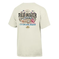 T-shirt ComfortWash Cream pour homme : Texas Longhorns vs. Oklahoma Sooners, rivalité au stade Red River