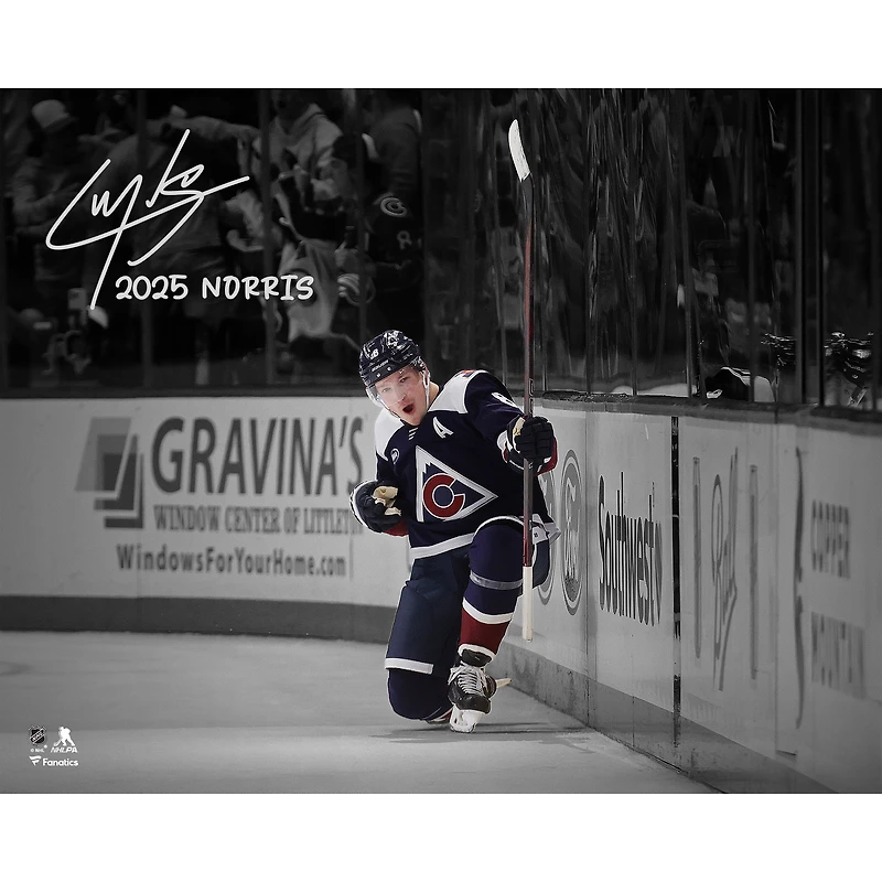 Photographie autographiée de Cale Makar, maillot bleu marine de 40,6 x 50,8 cm, avec inscription « 2025 Norris ».