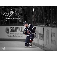 Photographie autographiée de Cale Makar, maillot bleu marine de 40,6 x 50,8 cm, avec inscription « 2025 Norris ».