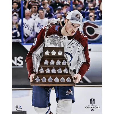 Photographie autographiée de Cale Makar, champion de la Coupe Stanley 2022, 16" x 20" avec l'inscription "2022 Conn Smythe"