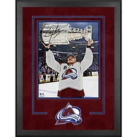 Photographie encadrée de luxe autographiée par Cale Makar Colorado Avalanche, champion de la Coupe Stanley 2022, 16" x 20"