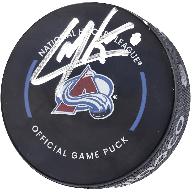 Rondelle de jeu officielle Inglasco 2022-23 autographiée par Cale Makar Colorado Avalanche