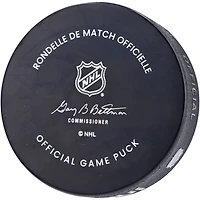 Rondelle de jeu officielle Inglasco 2022-23 autographiée par Cale Makar Colorado Avalanche